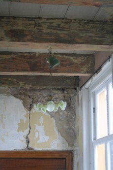 plafond en muur hal tijdens restauratie